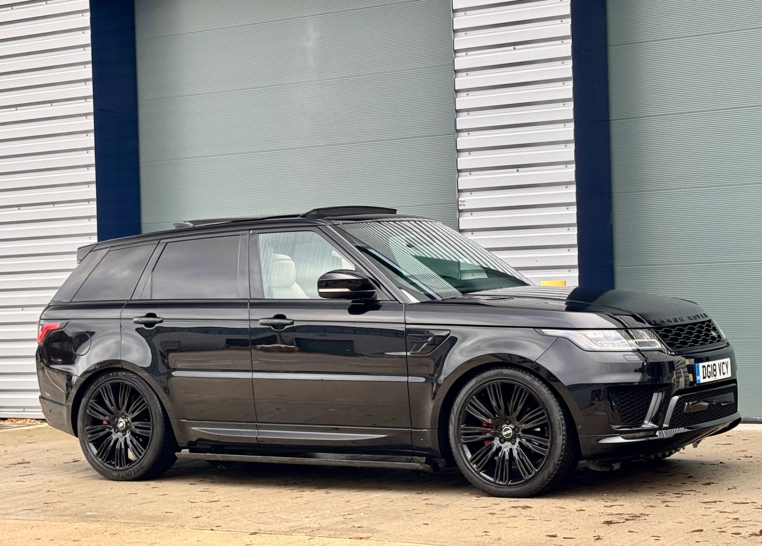 Used Land Rover Range Rover Sport 2018 for sale - 76684565: Photo 2