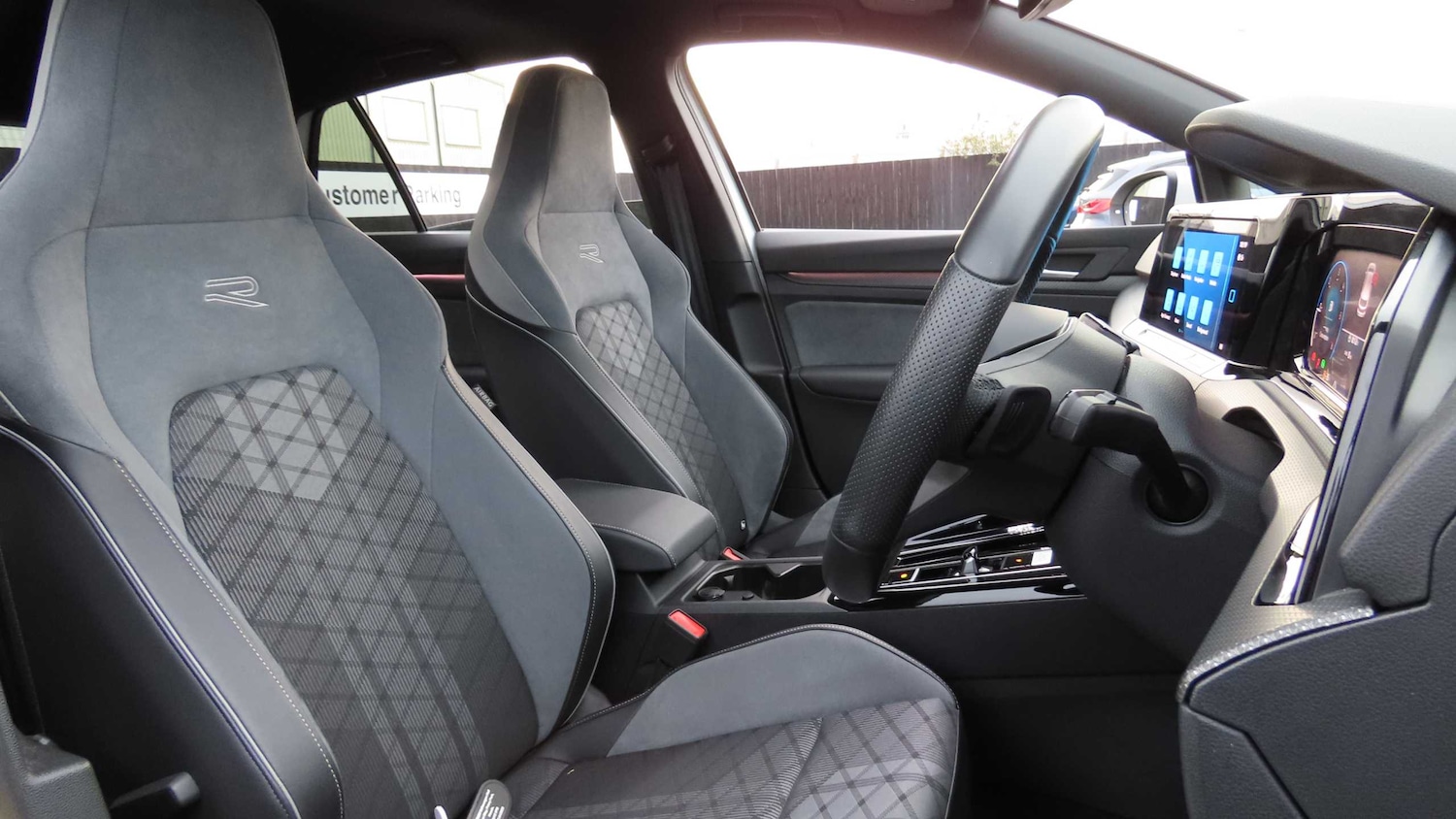 Used Volkswagen Golf 2024 for sale - 76401318: Photo 11