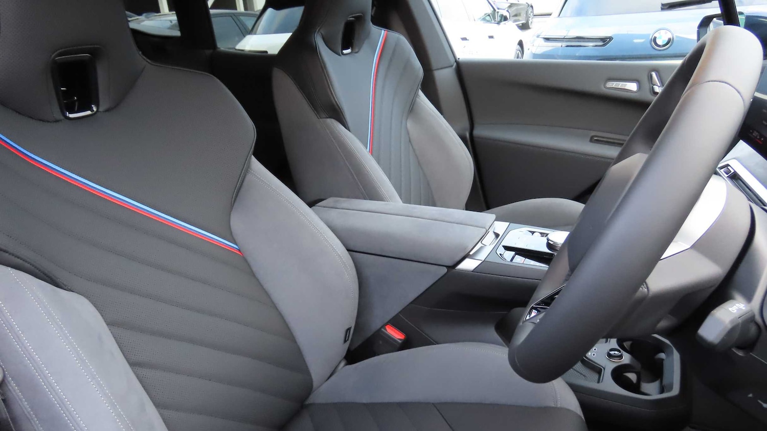 Used BMW iX 2025 for sale - 76564366: Photo 11