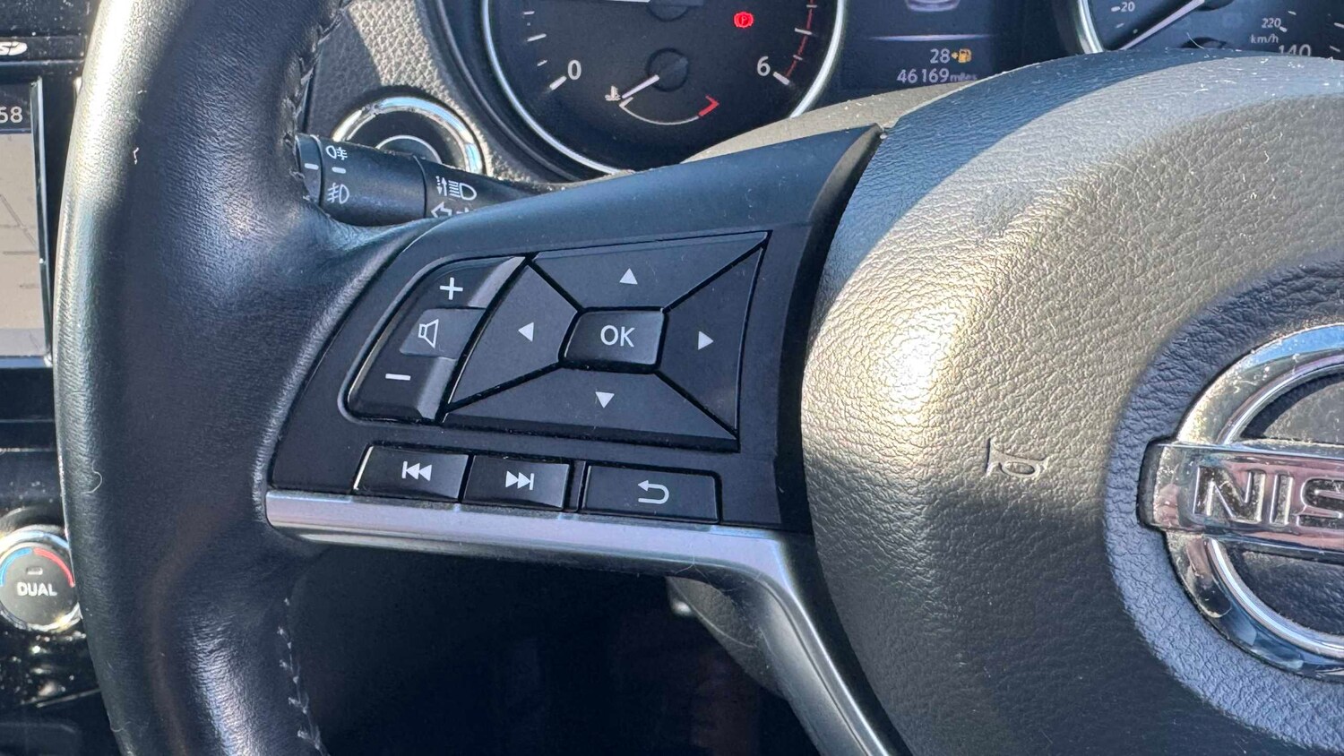 Used Nissan Qashqai for sale - 77860802: Photo 16