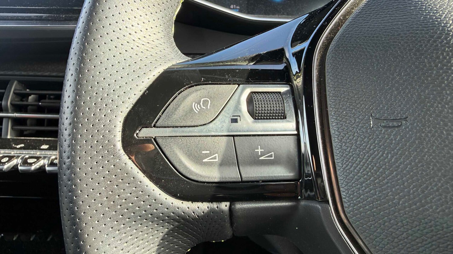 Used Peugeot 2008 for sale - 77861079: Photo 19