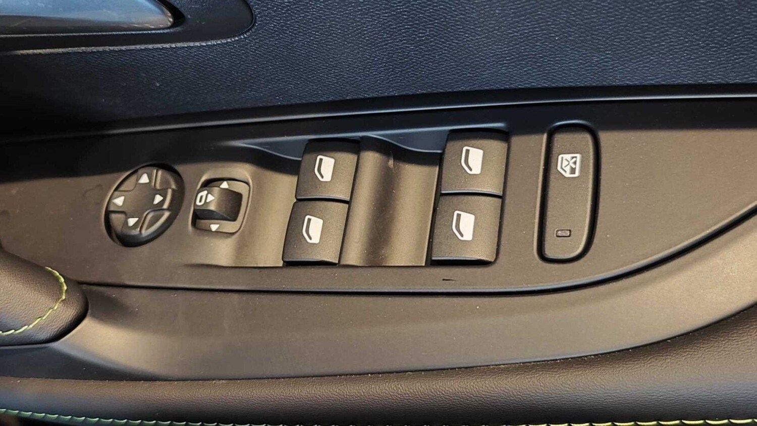 Used Peugeot 208 for sale - 77862215: Photo 35