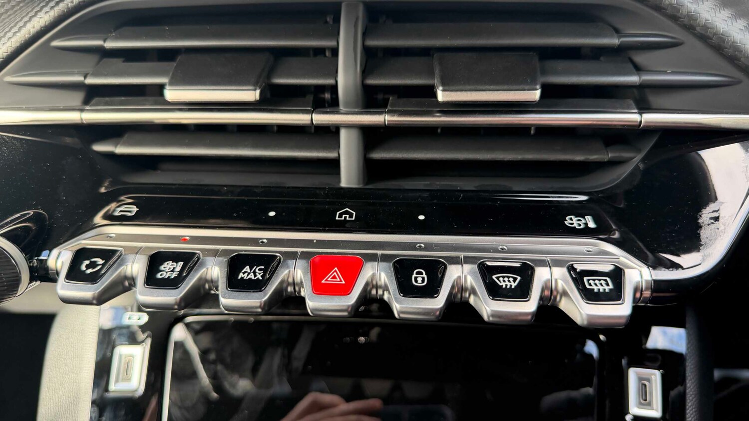 Used Peugeot 2008 for sale - 77862030: Photo 24