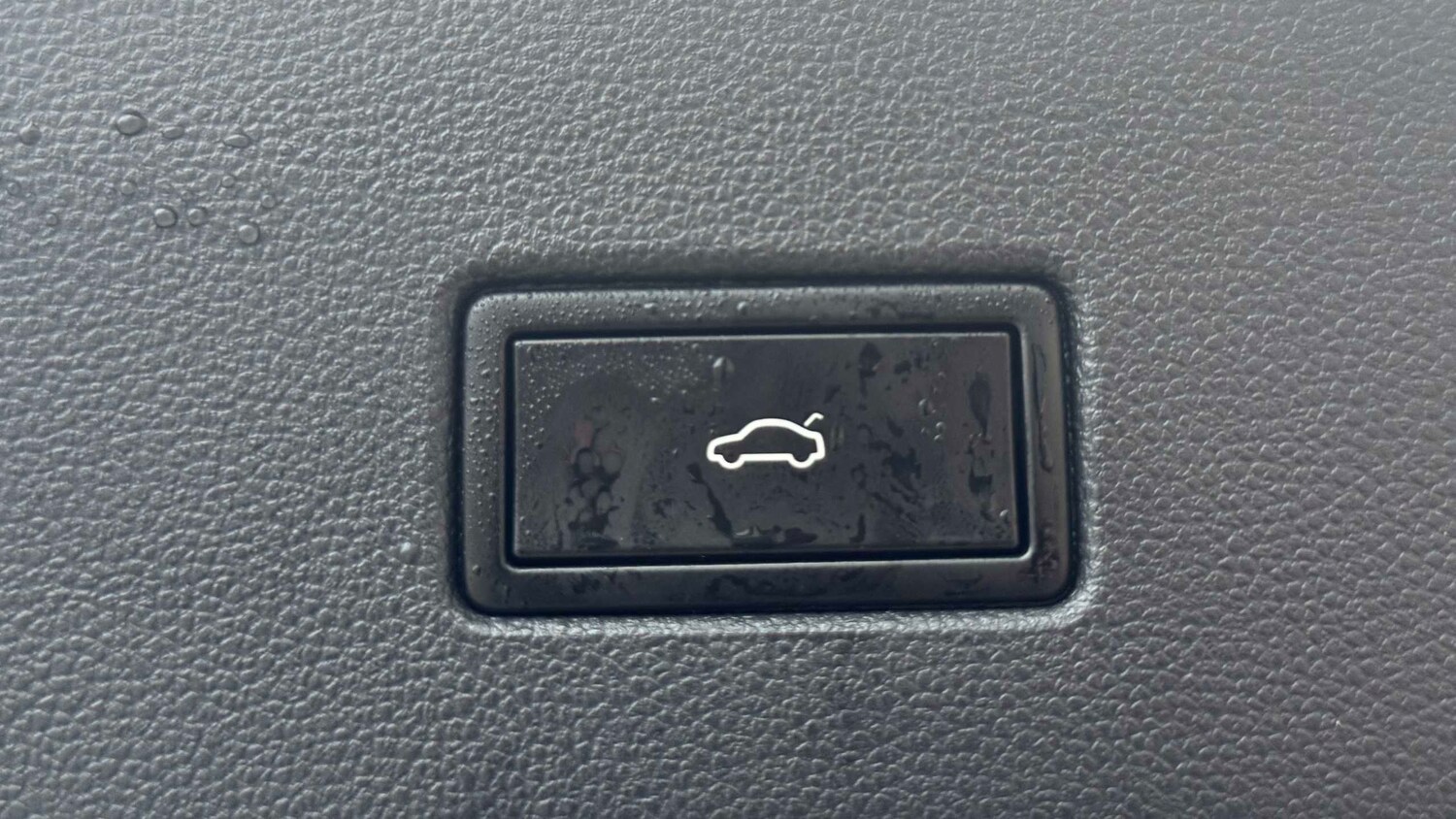 Used Volkswagen T-Roc for sale - 77858532: Photo 11