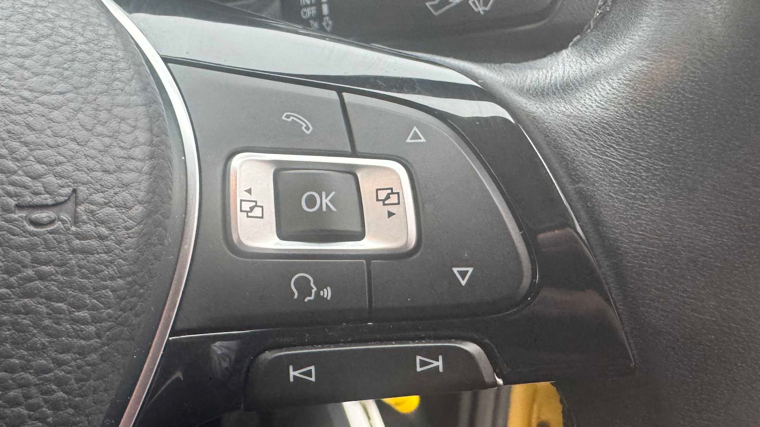 Used Volkswagen T-Roc for sale - 77858532: Photo 14