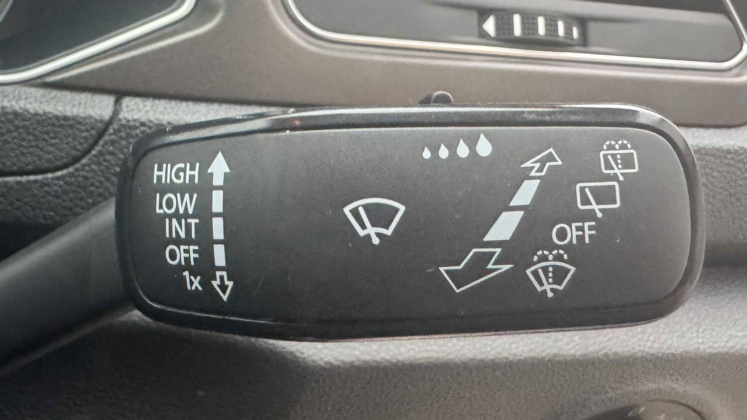 Used Volkswagen T-Roc for sale - 77858532: Photo 15