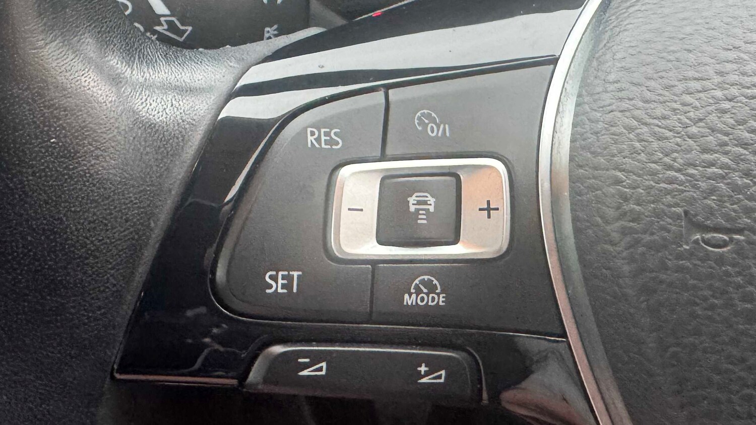 Used Volkswagen T-Roc for sale - 77858532: Photo 16