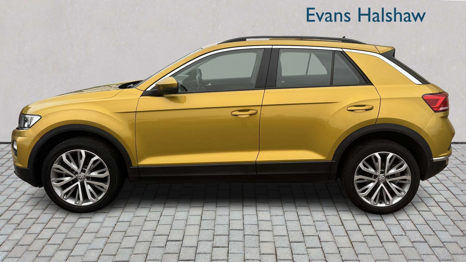 Used Volkswagen T-Roc for sale - 77858532: Photo 4