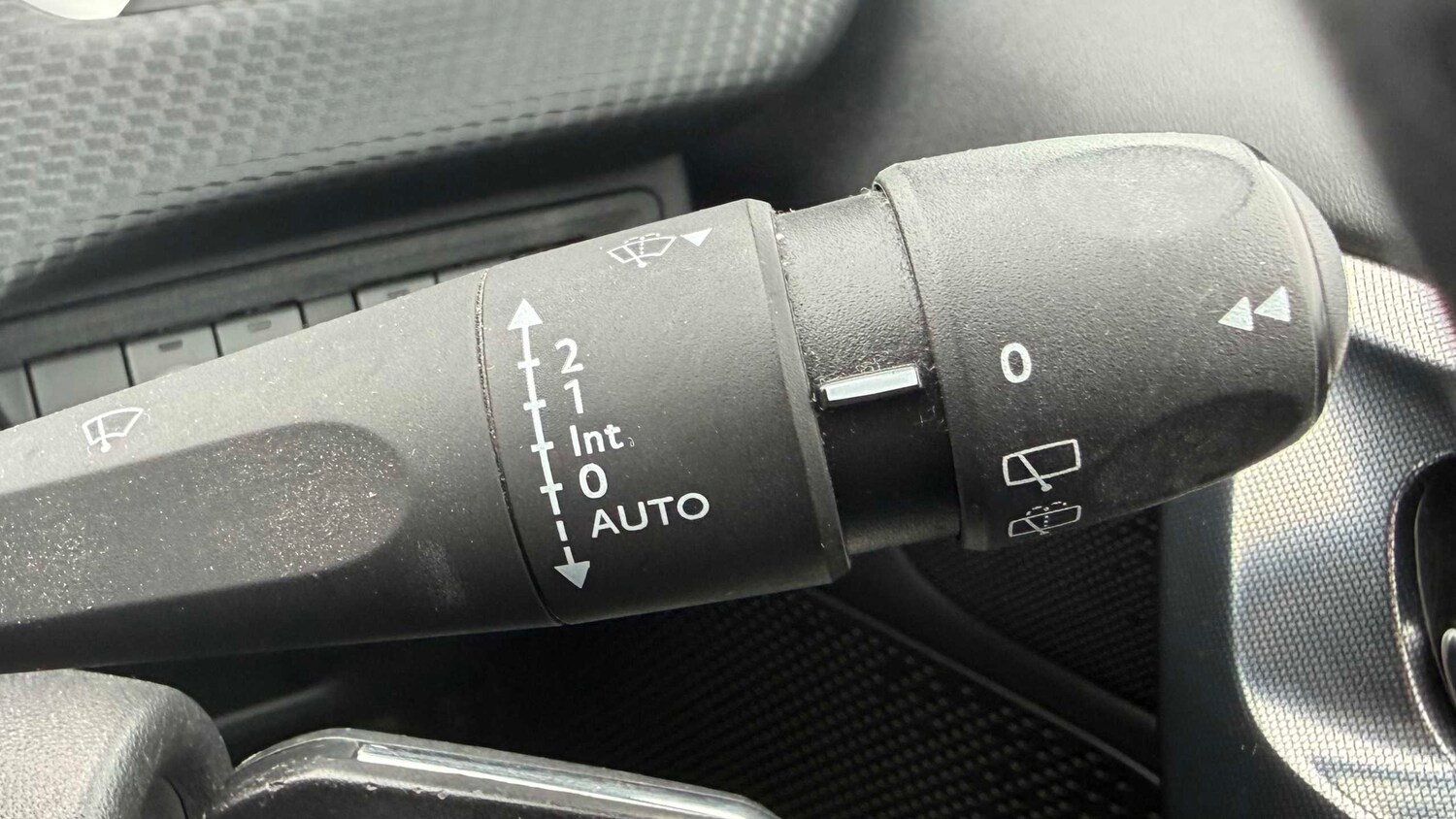 Used Peugeot 2008 2018 for sale - 78104637: Photo 18