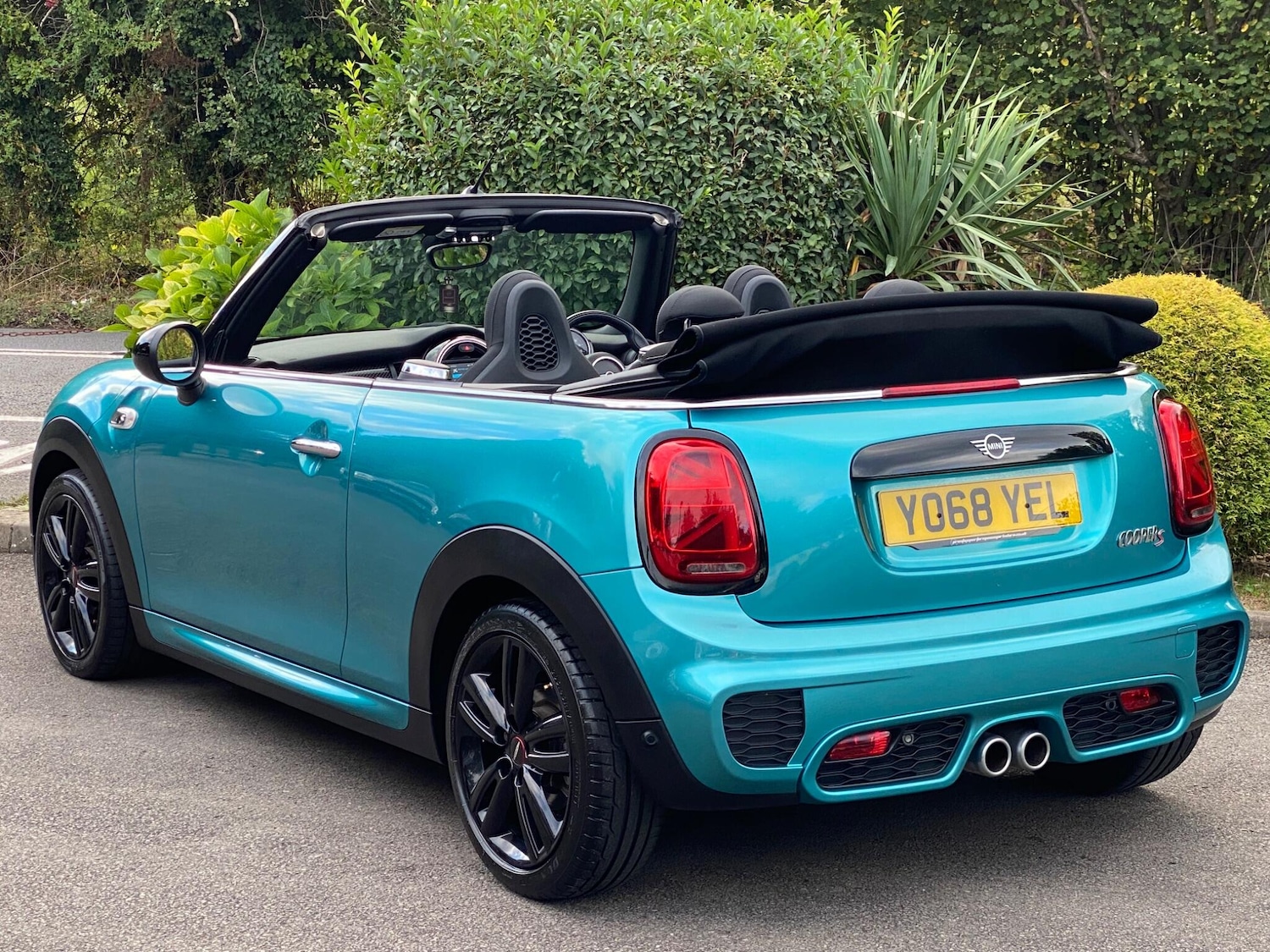Used MINI Convertible 2018 for sale - 76988410: Photo 2