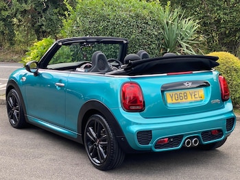 Used MINI Convertible 2018 for sale - 76988410: Photo