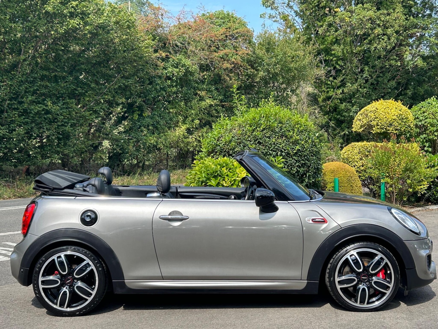 Used MINI Convertible 2017 for sale - 76995037: Photo 3