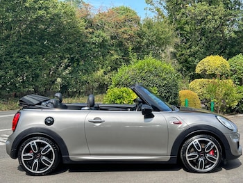 Used MINI Convertible 2017 for sale - 76995037: Photo