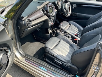 Used MINI Convertible 2017 for sale - 76995037: Photo