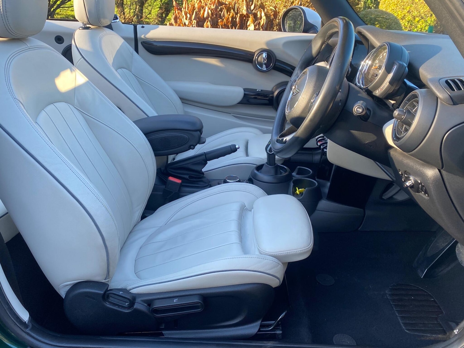 Used MINI Convertible 2018 for sale - 76801067: Photo 2