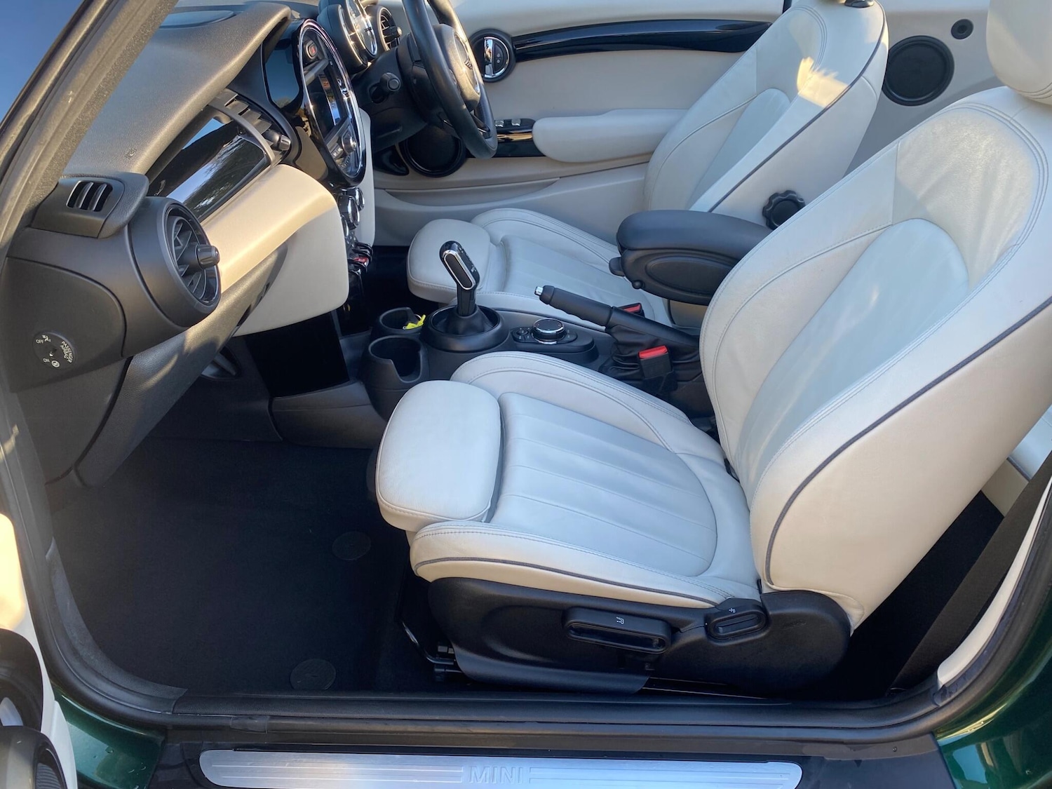 Used MINI Convertible 2018 for sale - 76801067: Photo 20