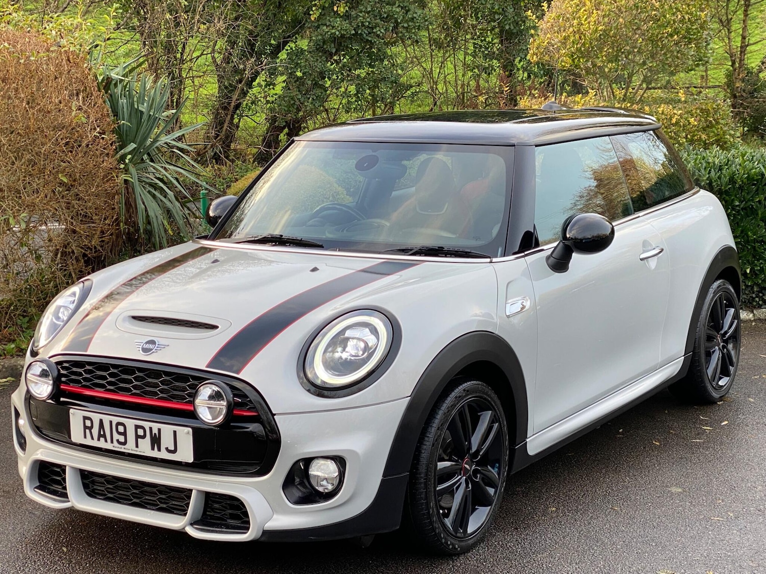 Used MINI Hatch 2019 for sale - 76824999: Photo 1