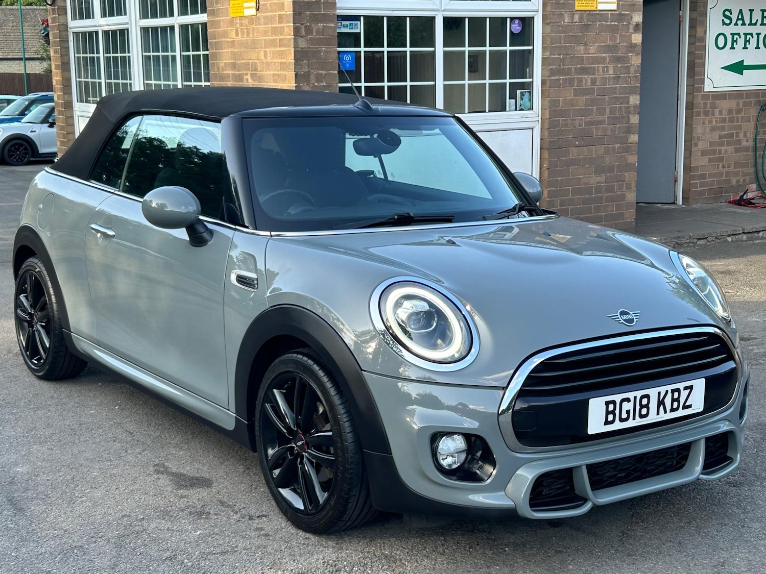 Used MINI Convertible 2018 for sale - 76991897: Photo 4