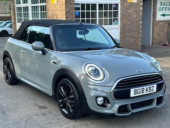 Used MINI Convertible 2018 for sale - 76991897: Photo