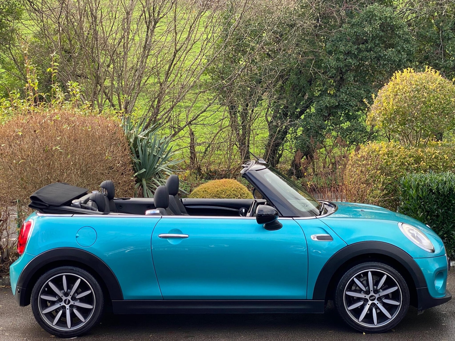 Used MINI Convertible 2016 for sale - 76850532: Photo 2