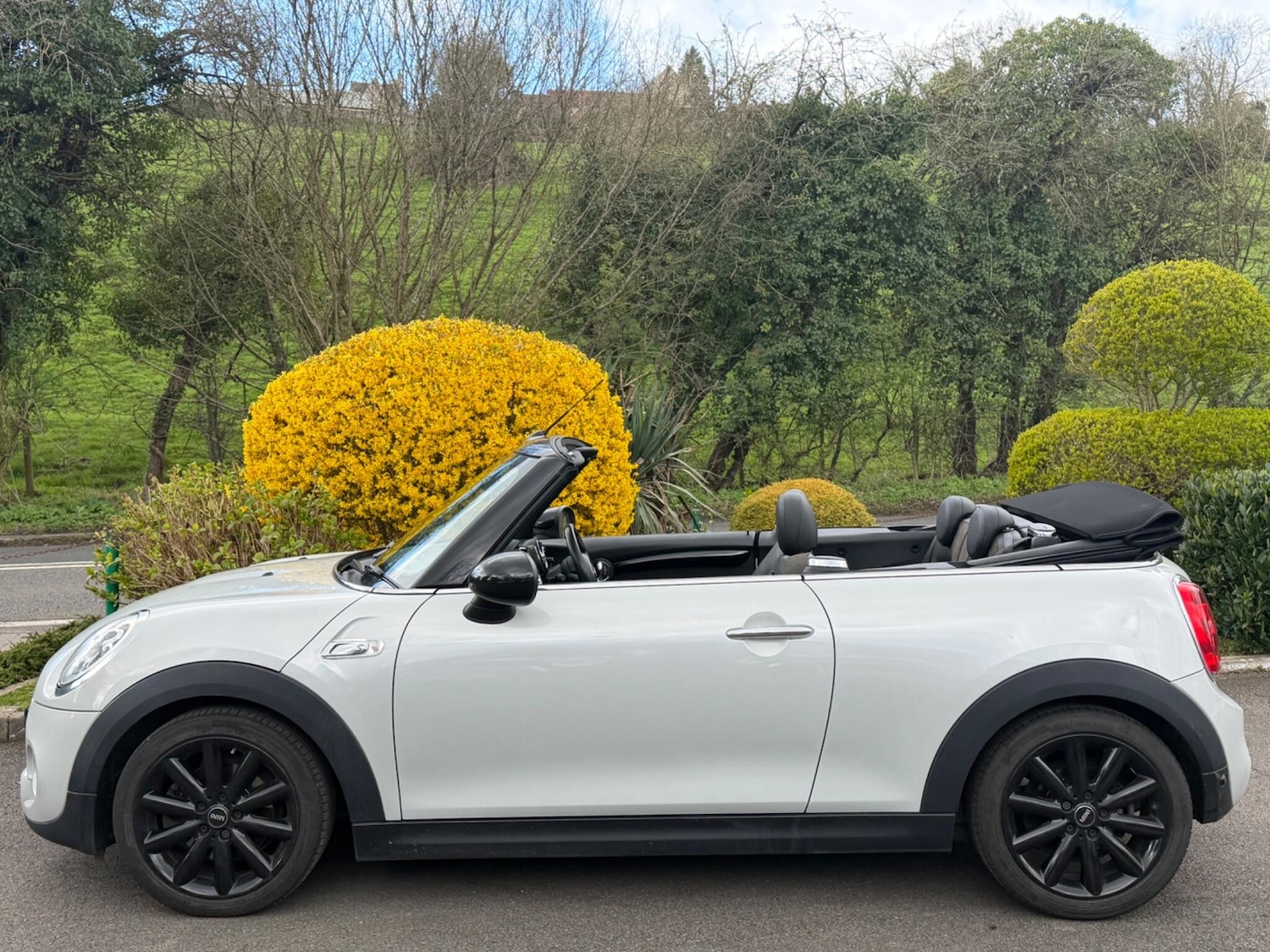 Used MINI Convertible 2017 for sale - 78047364: Photo 2