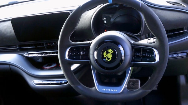 Used Abarth 500 2024 for sale - 75354648: Photo 2