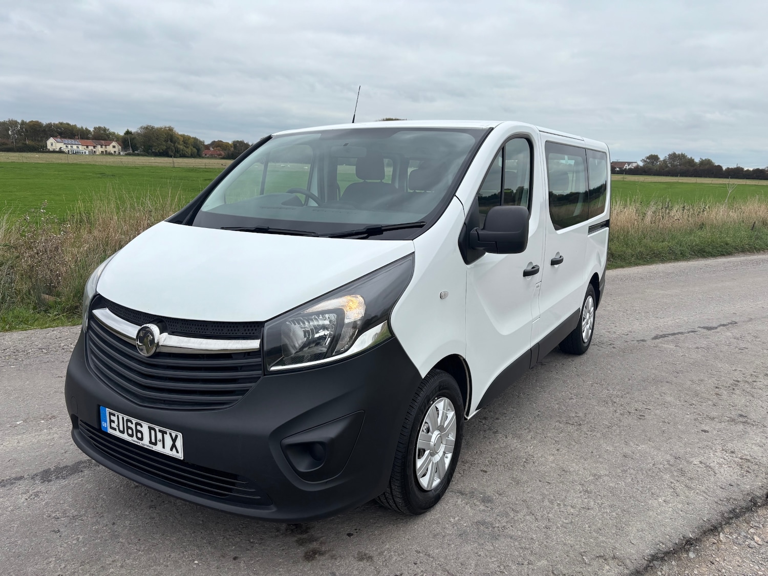 Used Vauxhall Vivaro 2016 for sale - 76289190: Photo 3