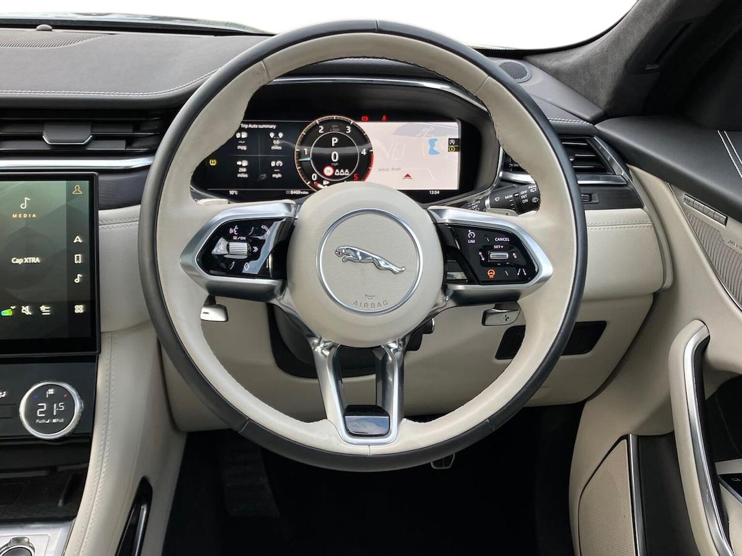 Used Jaguar F-Pace 2023 for sale - 76946959: Photo 15