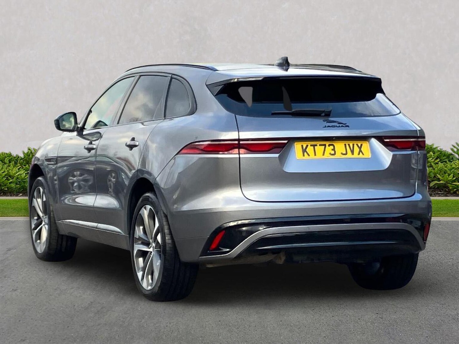 Used Jaguar F-Pace 2023 for sale - 76946959: Photo 2