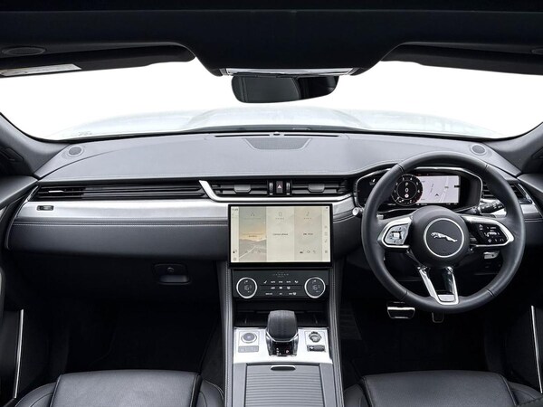 Used Jaguar F-Pace 2023 for sale - 75481849: Photo 9