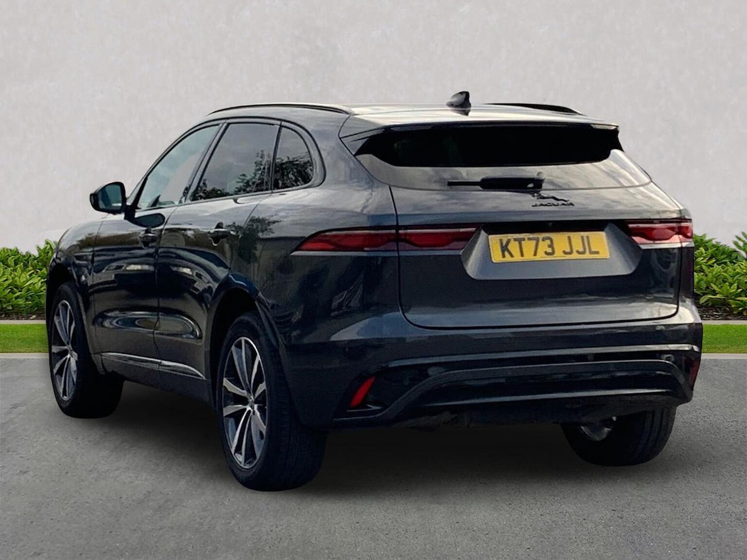 Used Jaguar F-Pace 2023 for sale - 76490818: Photo 2