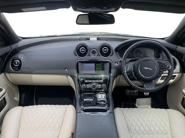 Used Jaguar XJ 2017 for sale - 76142919: Photo 9