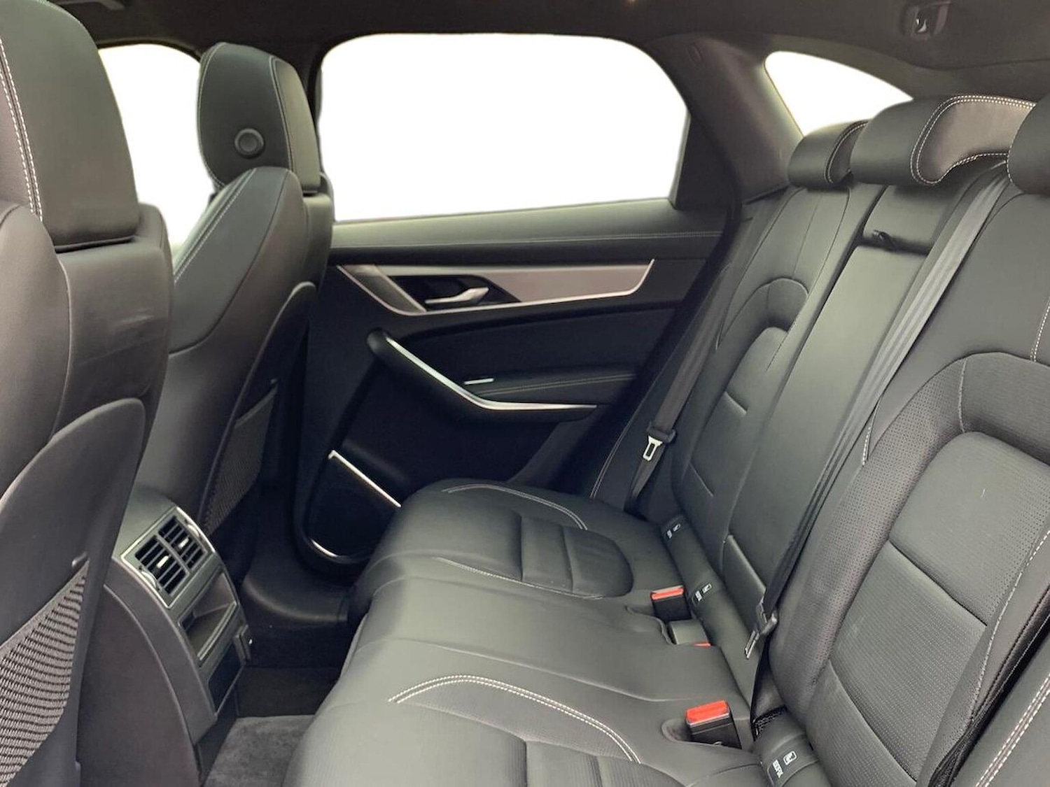 Used Jaguar F-Pace 2024 for sale - 76357880: Photo 4