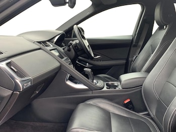 Used Jaguar E-Pace 2020 for sale - 76253732: Photo
