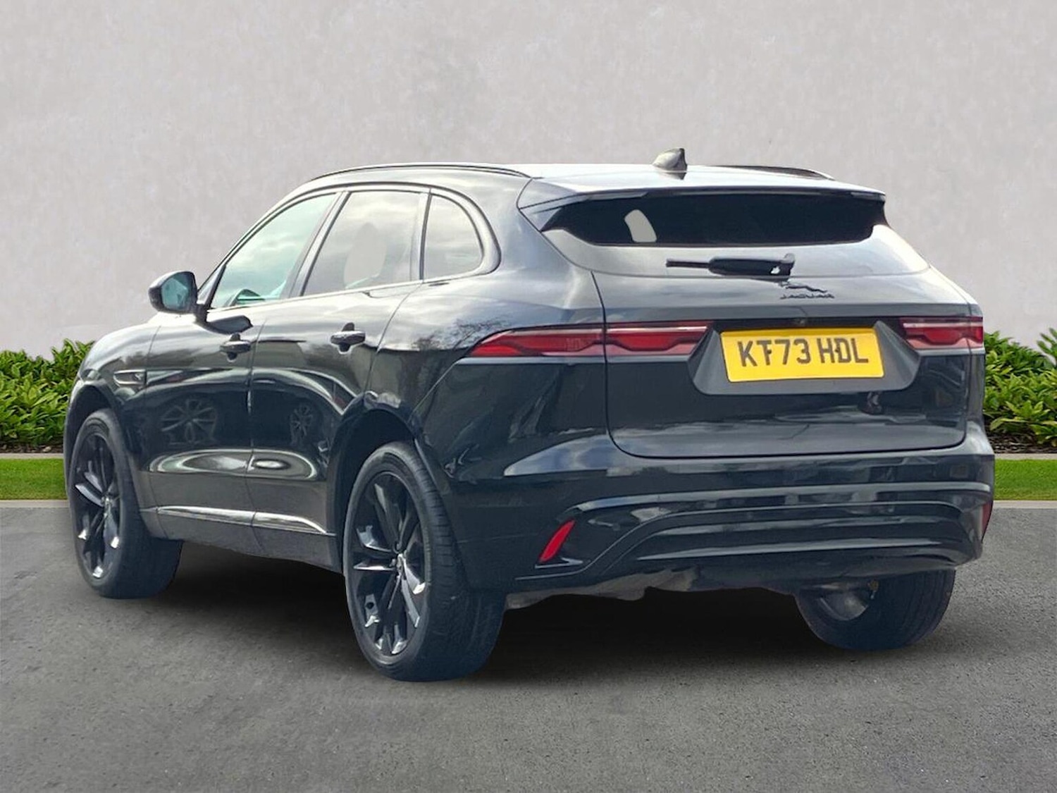 Used Jaguar F-Pace 2023 for sale - 77896282: Photo 2
