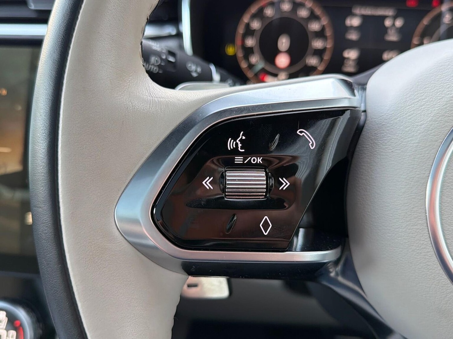 Used Jaguar F-Pace 2023 for sale - 76932296: Photo 30