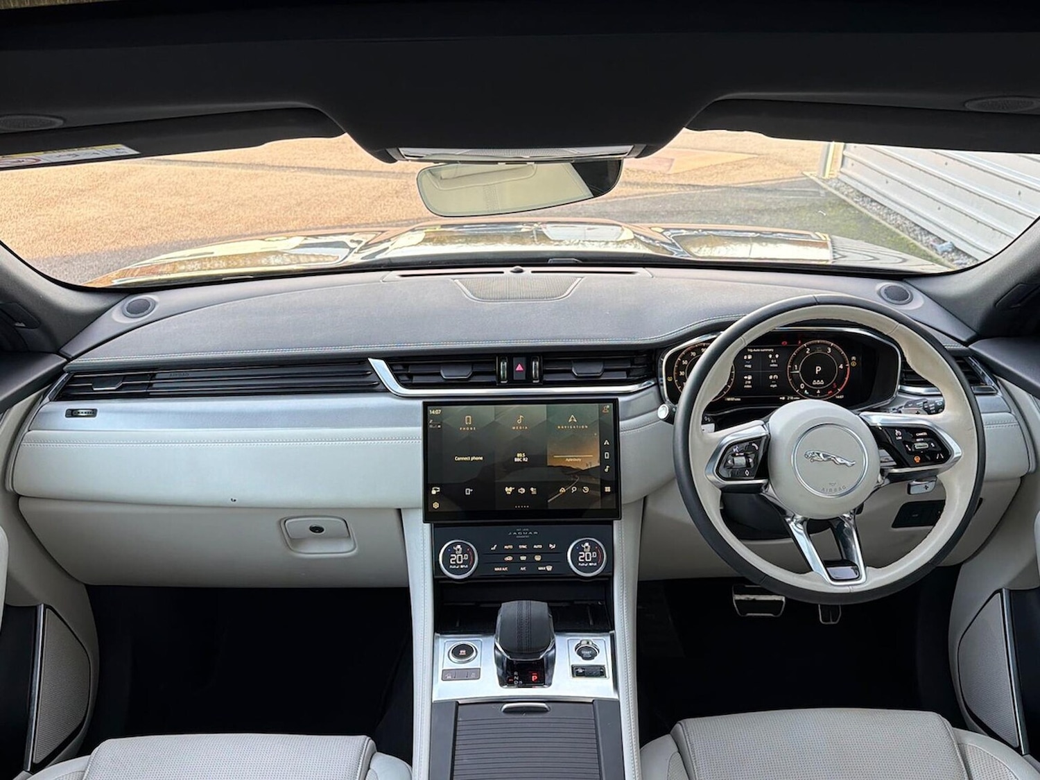 Used Jaguar F-Pace 2023 for sale - 76932296: Photo 9