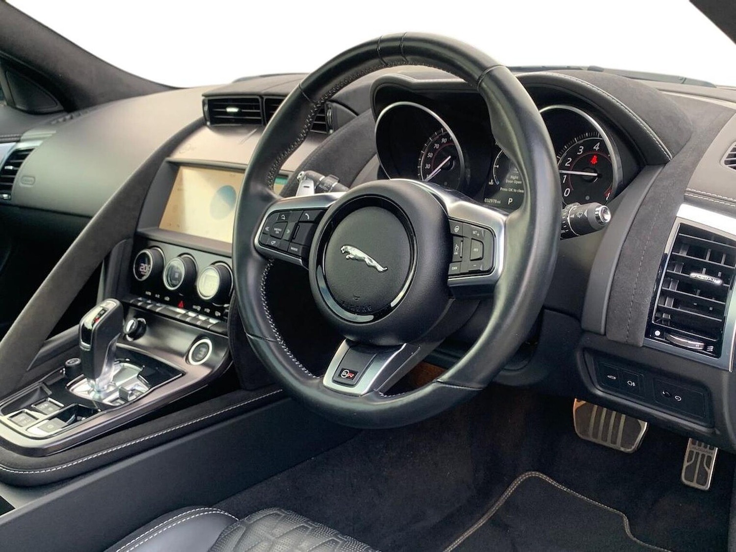 Used Jaguar F-Type 2017 for sale - 76225139: Photo 15