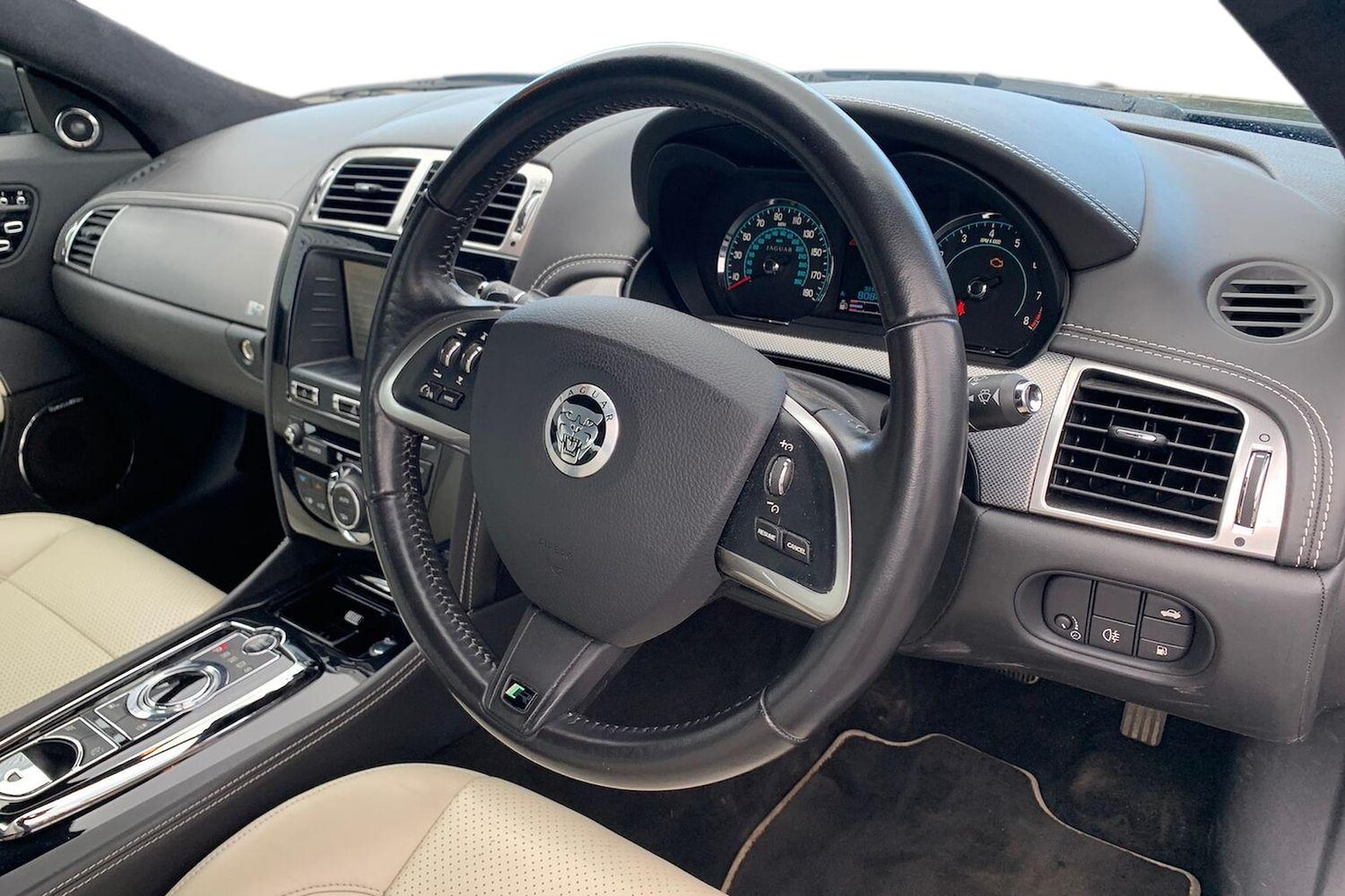 Used Jaguar XK 2014 for sale - 76383375: Photo 9