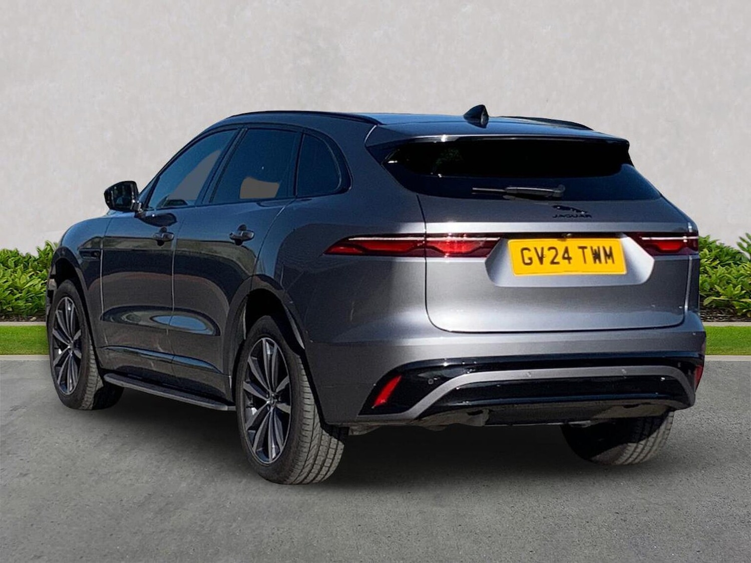 Used Jaguar F-Pace 2024 for sale - 76187184: Photo 2