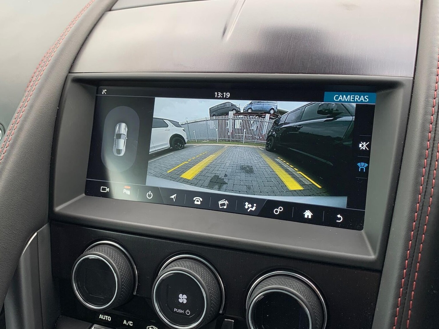 Used Jaguar F-Type 2019 for sale - 76194458: Photo 12