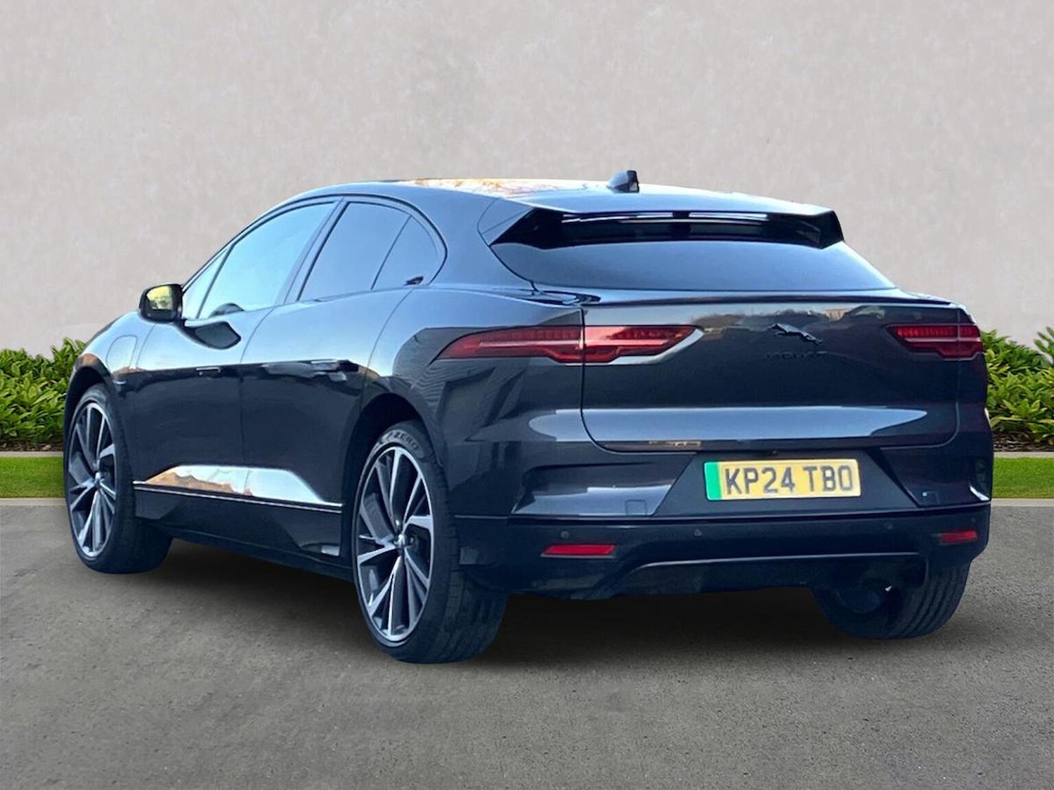 Used Jaguar I-Pace 2024 for sale - 76911219: Photo 2