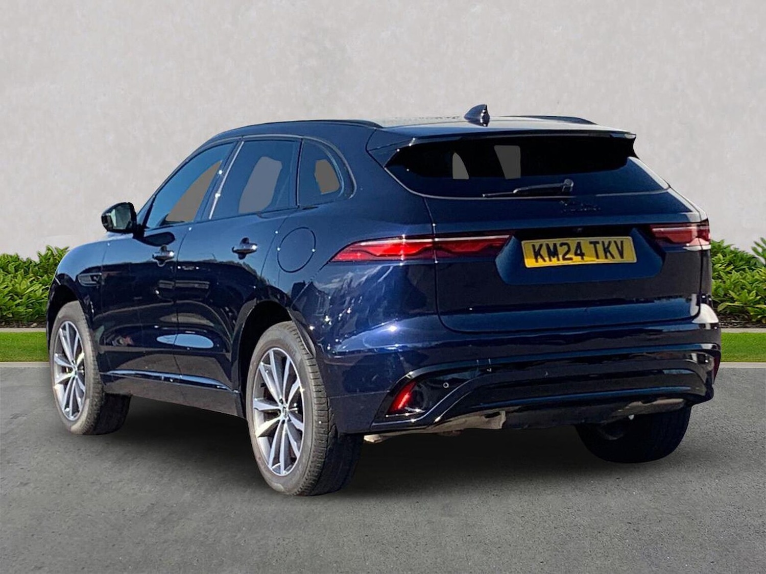 Used Jaguar F-Pace 2024 for sale - 76382646: Photo 2