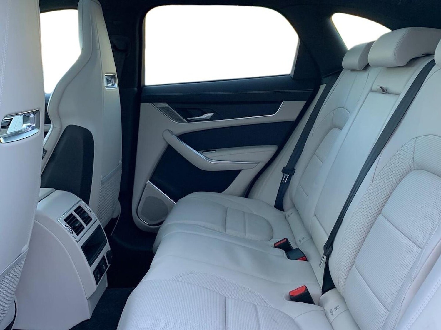 Used Jaguar F-Pace 2024 for sale - 76382646: Photo 4