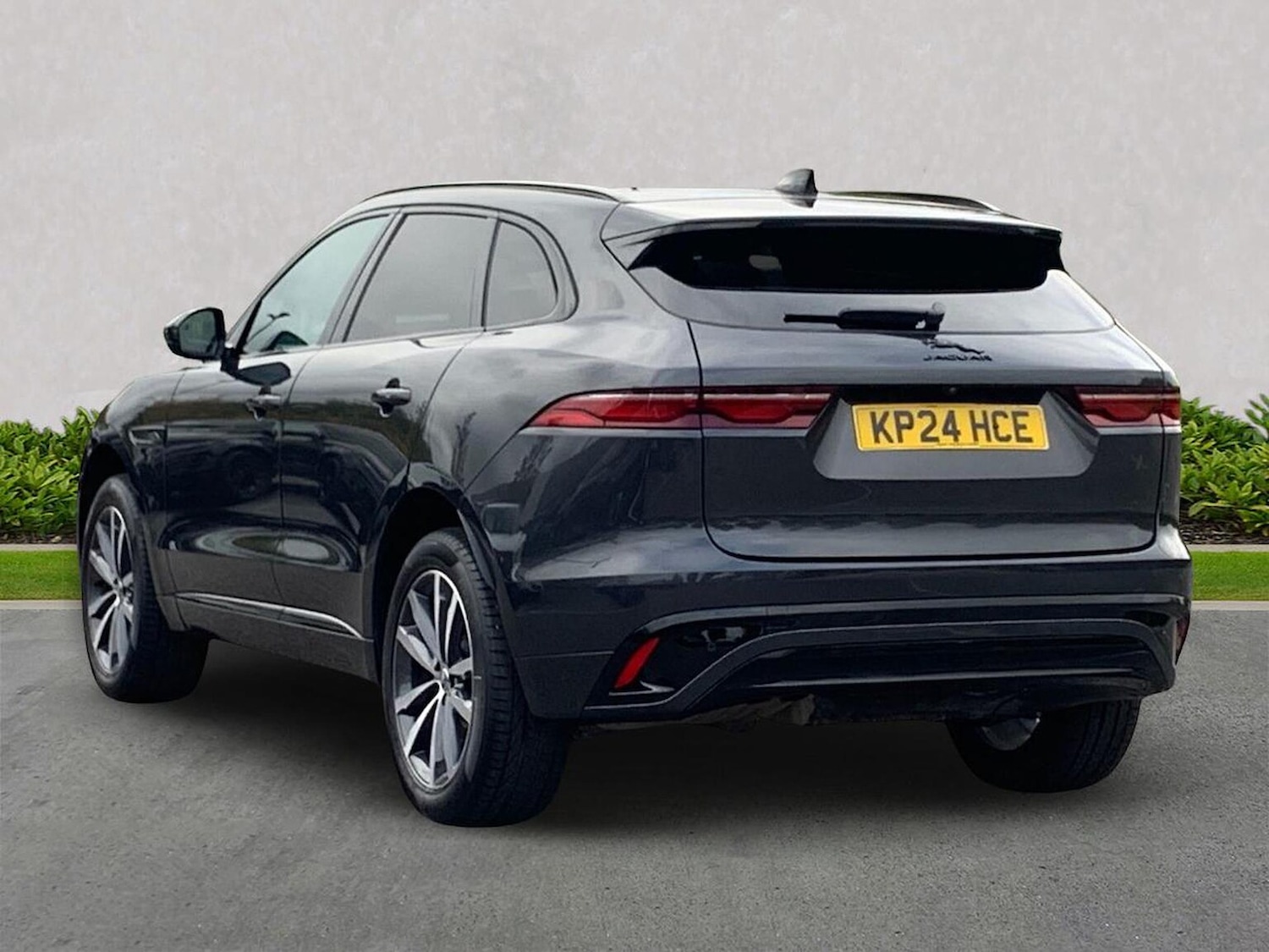 Used Jaguar F-Pace 2024 for sale - 76193199: Photo 2