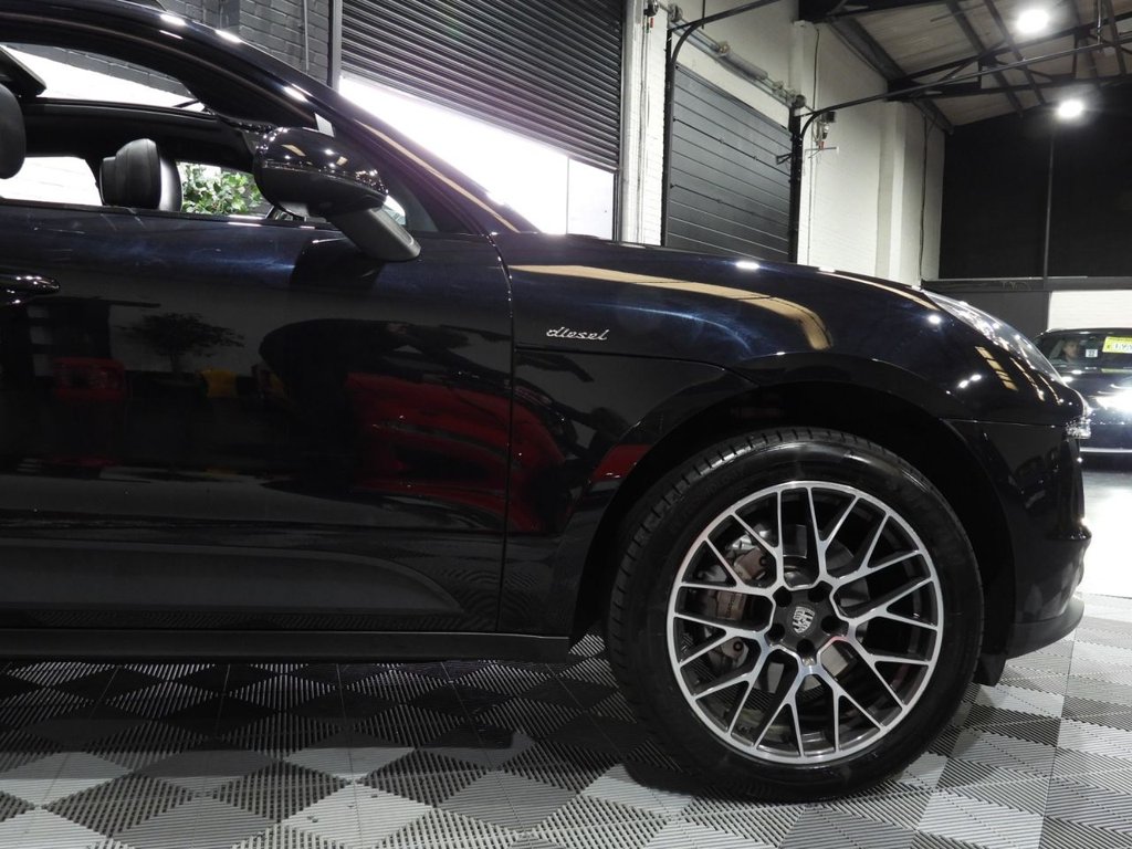 Used Porsche Macan 2017 for sale - 76610313: Photo 2