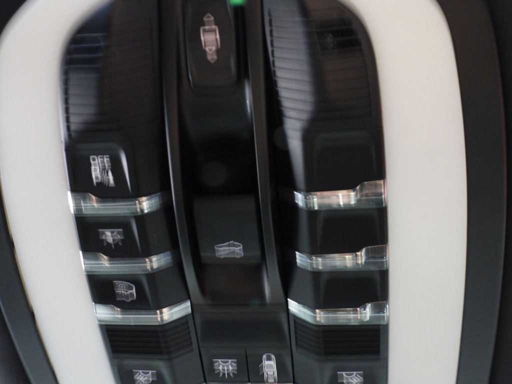 Used Porsche Macan 2017 for sale - 76610313: Photo 36