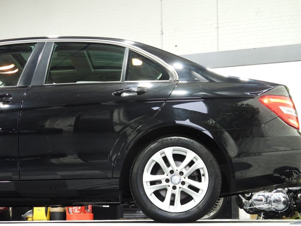 Used Mercedes-Benz C Class 2014 for sale - 76434417: Photo 9