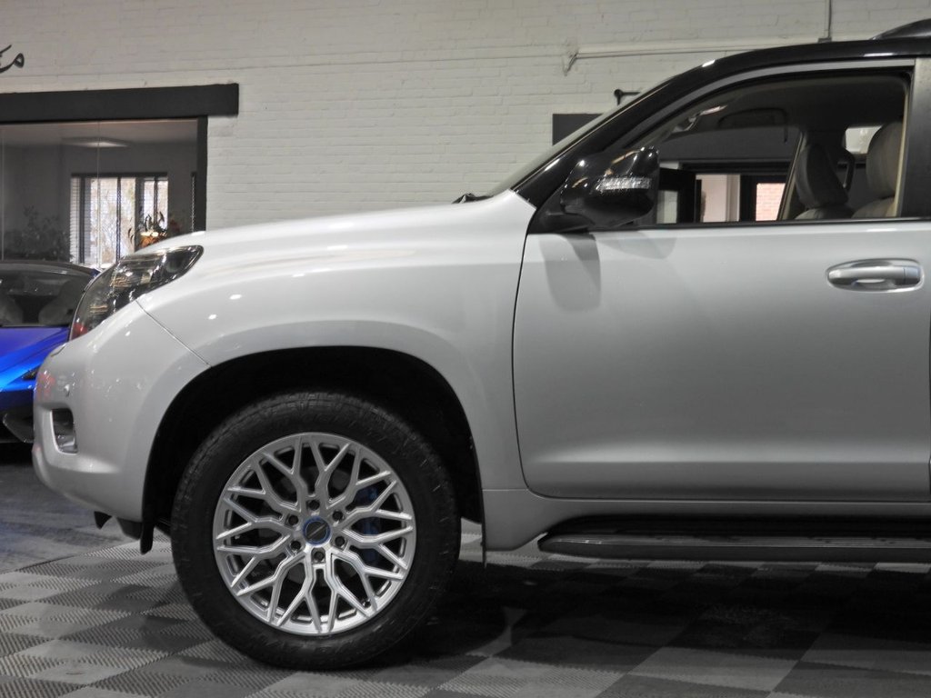 Used Toyota Land Cruiser 2010 for sale - 77672776: Photo 6