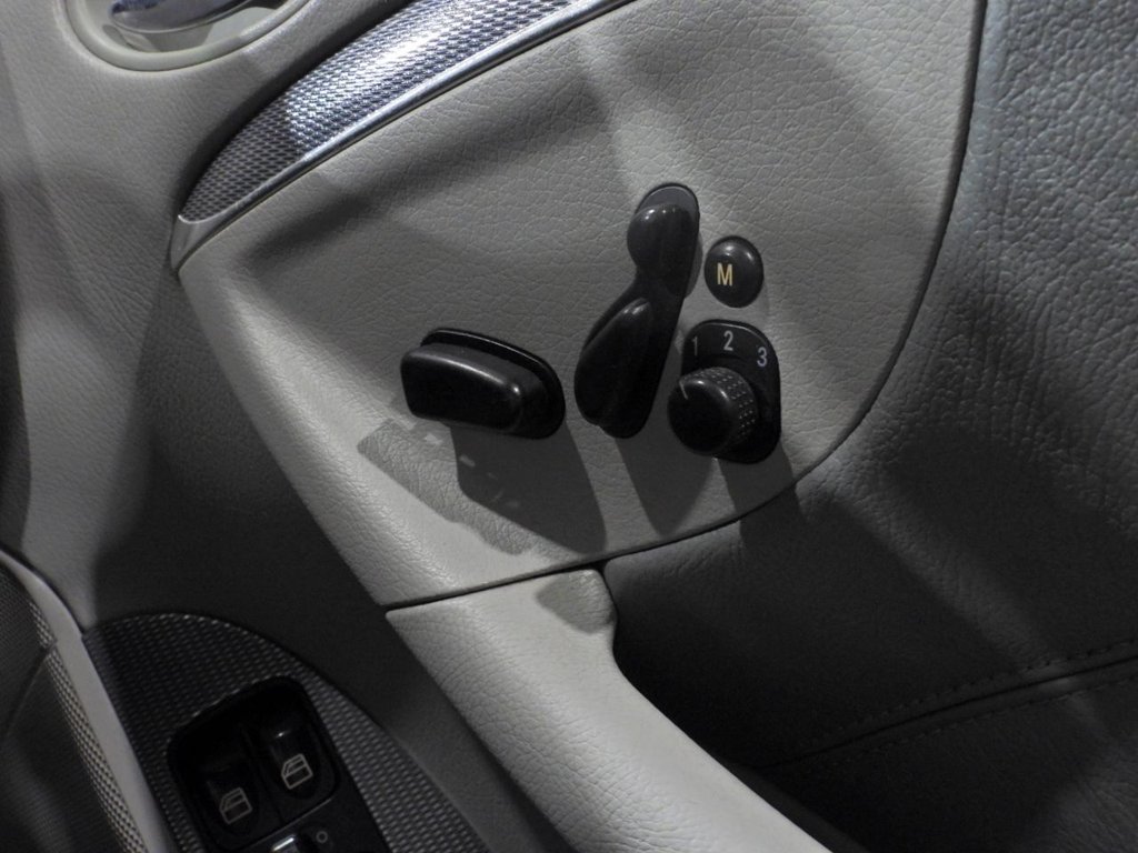 Used Mercedes-Benz CLK 2004 for sale - 77236608: Photo 28